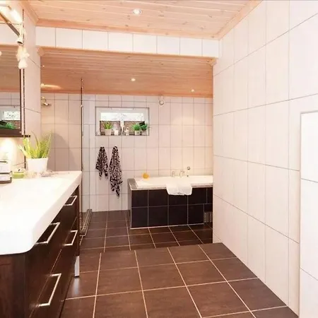 Flott Med Sjoutsikt Badstue Og Badestamp * Kristiansand