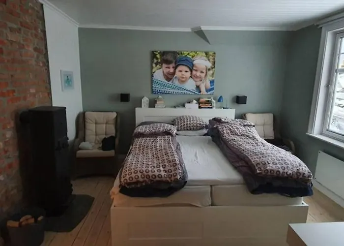 Flott Med Sjoutsikt Badstue Og Badestamp